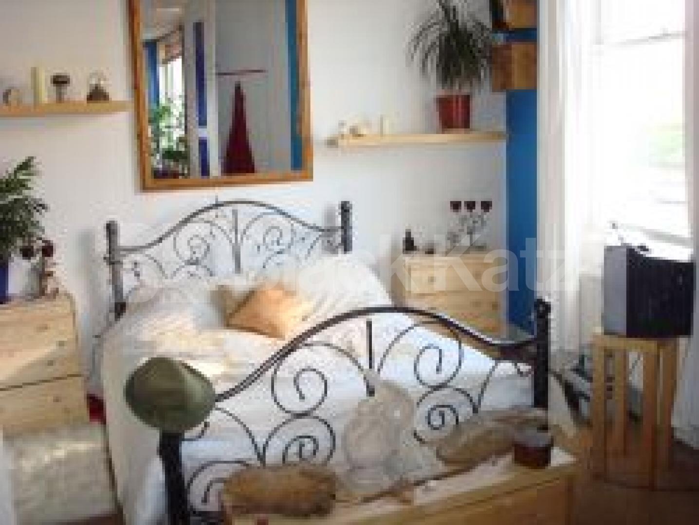 			1 Bedroom, 1 bath, 1 reception Flat			 Bramley Road, LADBROKE GROVE W10